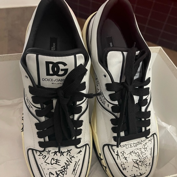 Dolce & Gabbana White and Black Graffiti Sneakers / size 43 US 10